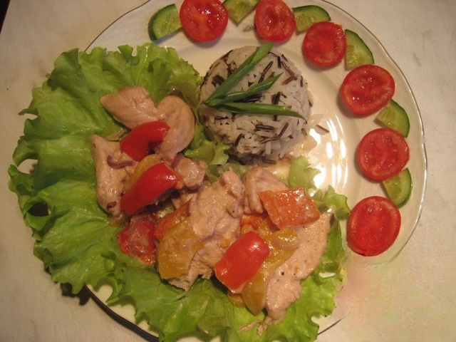 Chicken with peaches in a cream sauce