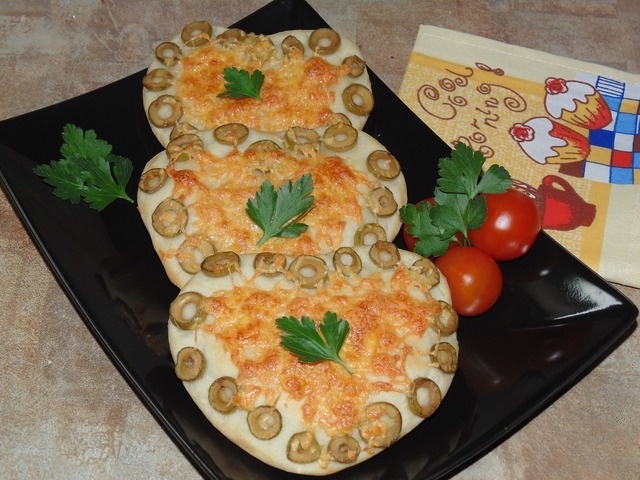 Булочки з сиром та оливками 
