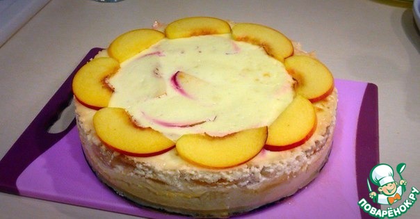 Творожный пирог с персиками и бананами