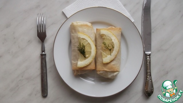 Конвертики из теста фило с рисом и рыбой
