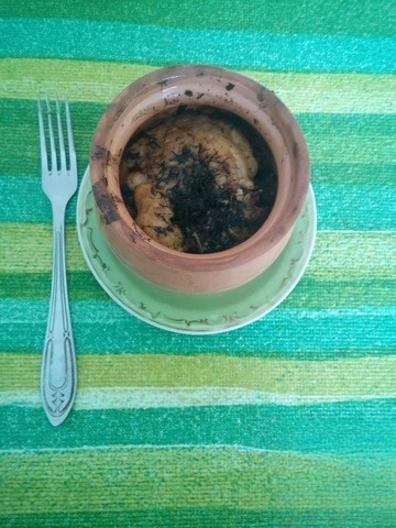 Курица с грибами и рисом в горшочках