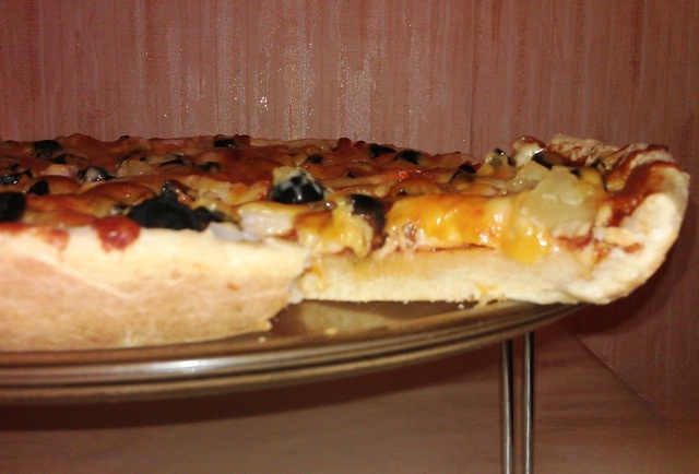 Десертная пицца с крабовыми палочками