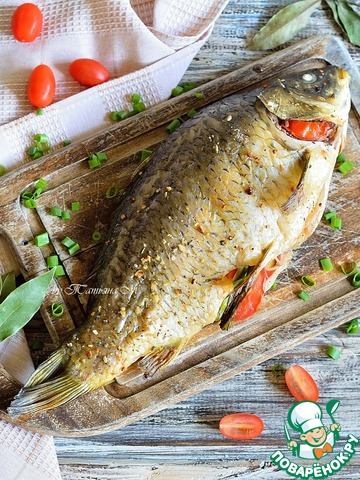 Carp over charcoal with tomatoes