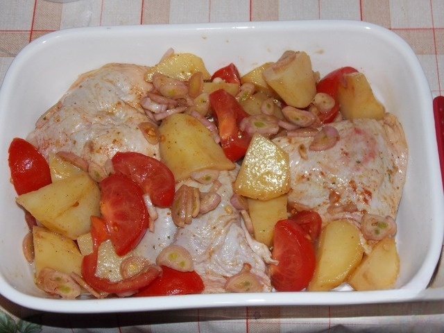 Курица с овощами и сиропом шиповника
