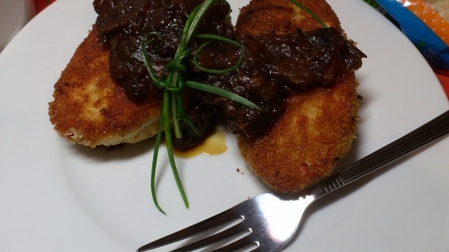 Куриные зразы под финиковым соусом