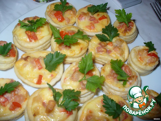 Tartlets with cheese and bacon