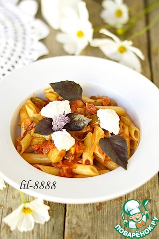 Pasta with eggplant, tomatoes and ricotta