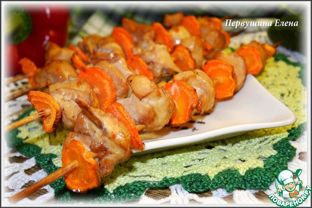 Chicken skewers with carrots in a wine marinade