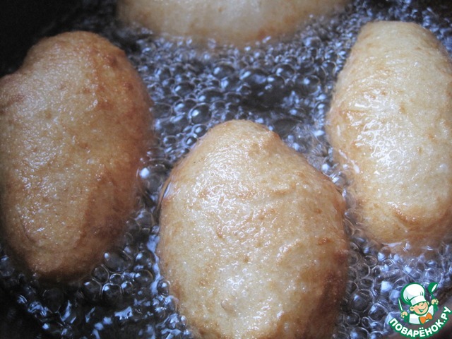 Пирожки с сушеными яблоками и изюмом