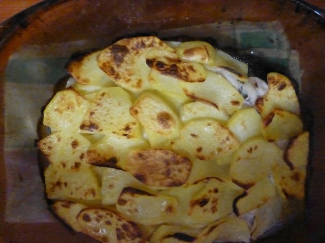 Potatoes in oven with chicken