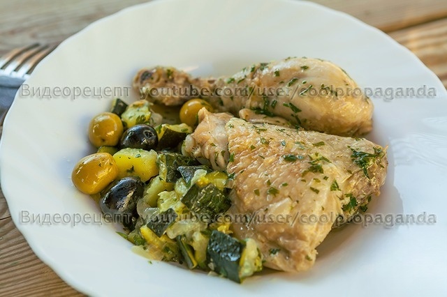 Chicken in white wine with zucchini