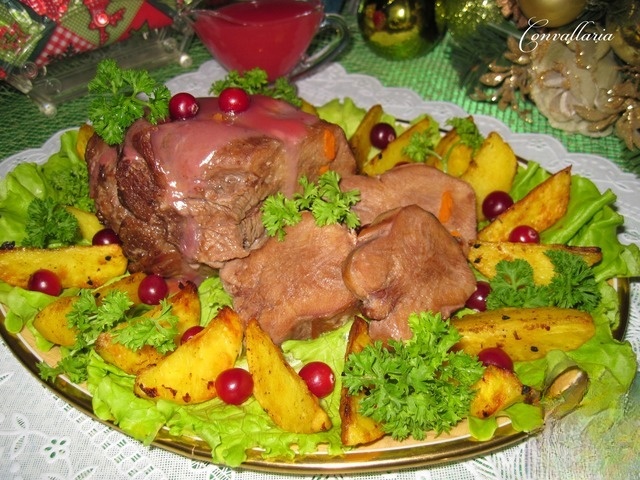 Beef tongue with cranberry sauce