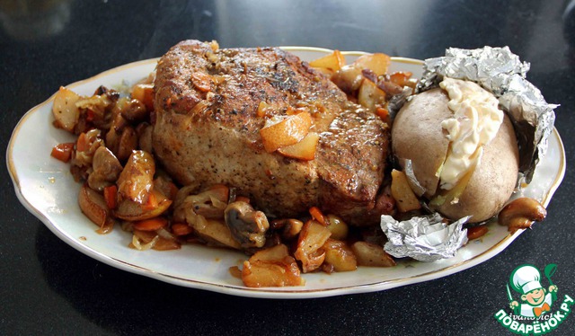 Pork baked with mushrooms and pears