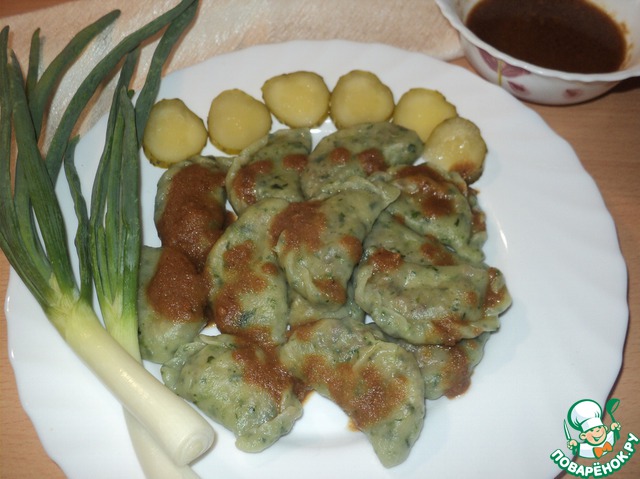 Dumplings with spinach, buckwheat and pickles