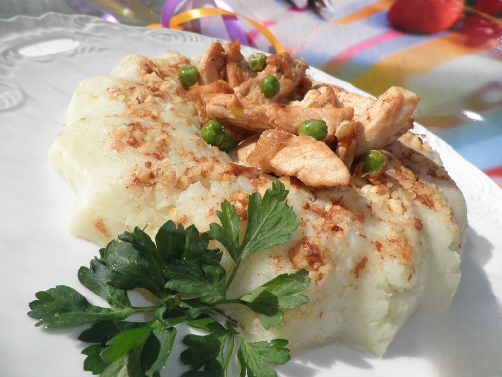 Куриные полоски на картофельном кольце