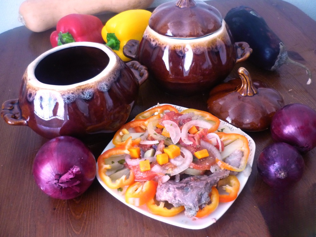 Meat with vegetables in pots