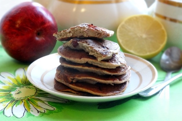 Hotcake with banana and cranberries