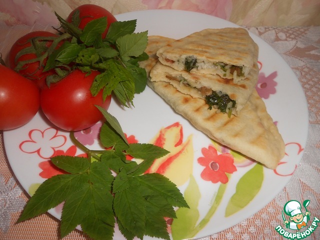 Tortillas with ground, rice and raisins