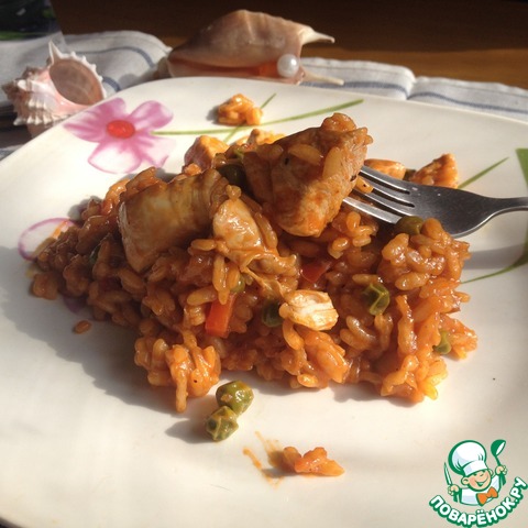 Paella with chicken and green peas