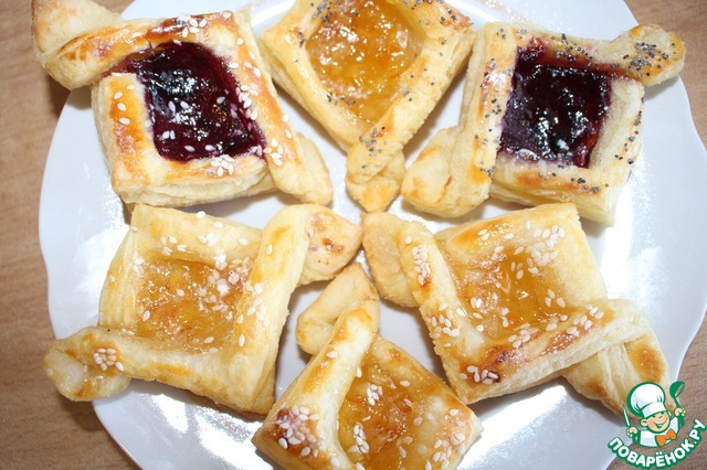 The wells with jam puff pastry
