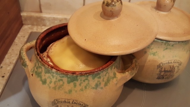 The liver in a pot with yoghurt