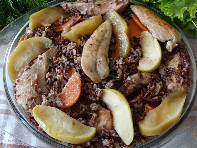 Chicken with fragrant red rice