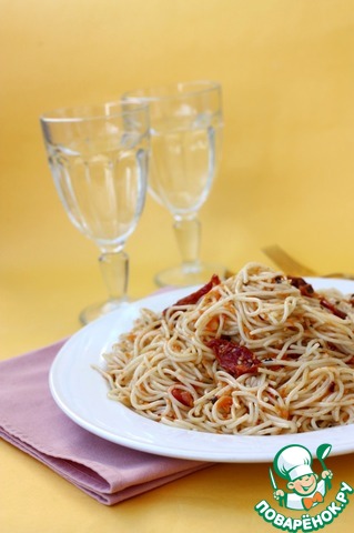 Spaghetti with pumpkin and tomatoes