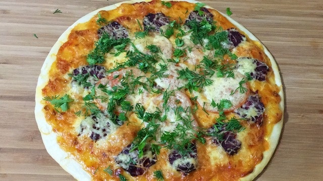 Pizza machne and tomatoes