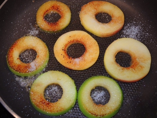 Hepatic pancakes with apples and pumpkin