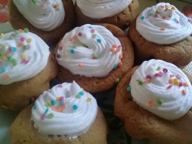 Easy Apple muffins with strawberry jam