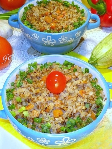 Каша гречневая с овощами и изюмом
