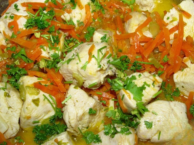 Курица с зеленым перцем и овощами