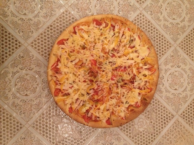 Pizza with chicken breast