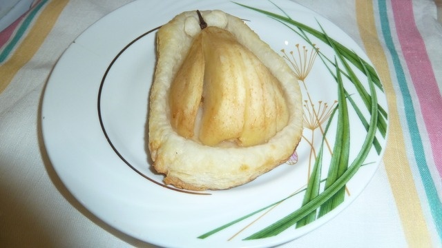 Груша в постной слойке