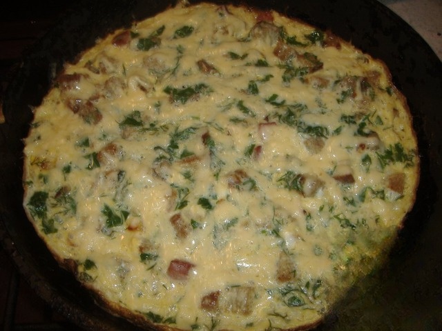 Scrambled eggs with croutons