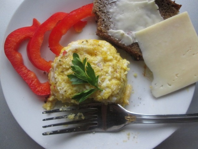 Scrambled eggs with maple syrup