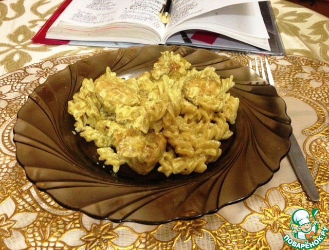 Pasta with chicken curry