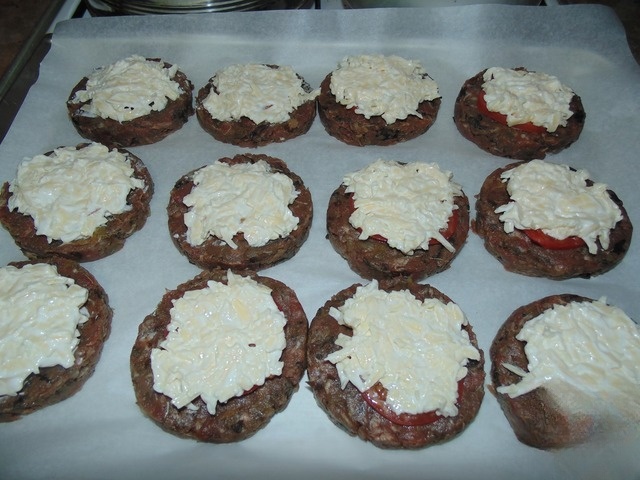 Meat-mushroom burgers 