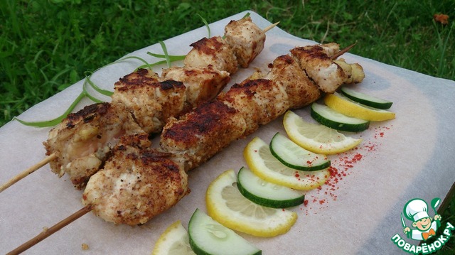 Chicken skewers with garlic-cheese breadcrumbs