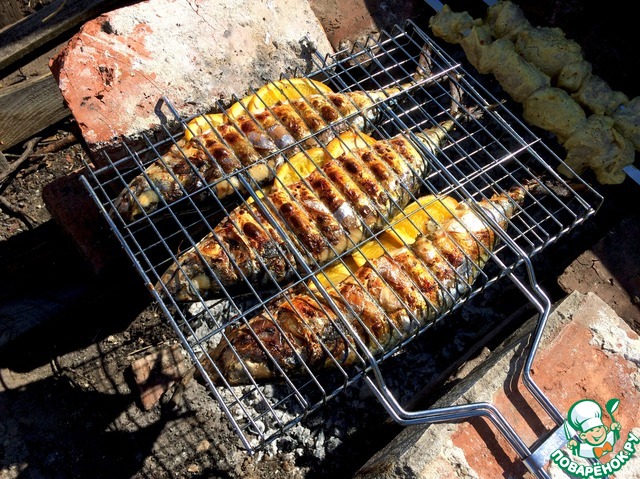 Mackerel grilled with orange slices