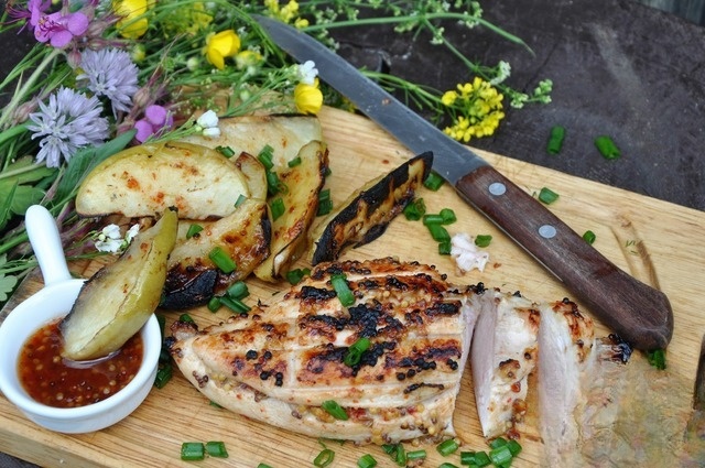 Куриные грудки с яблоками