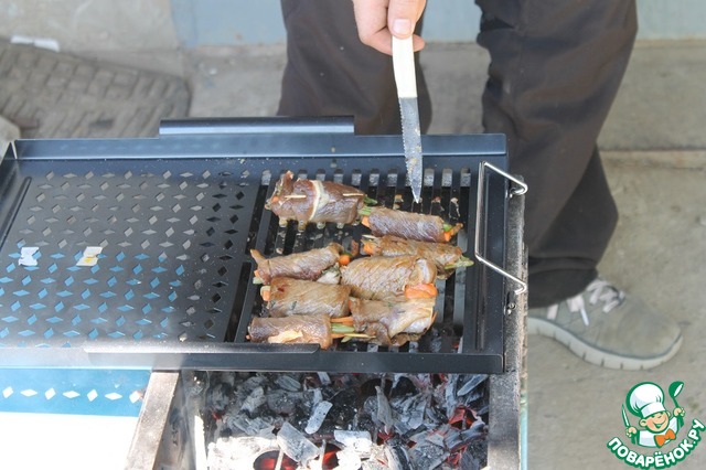 Skewers of beef with vegetables