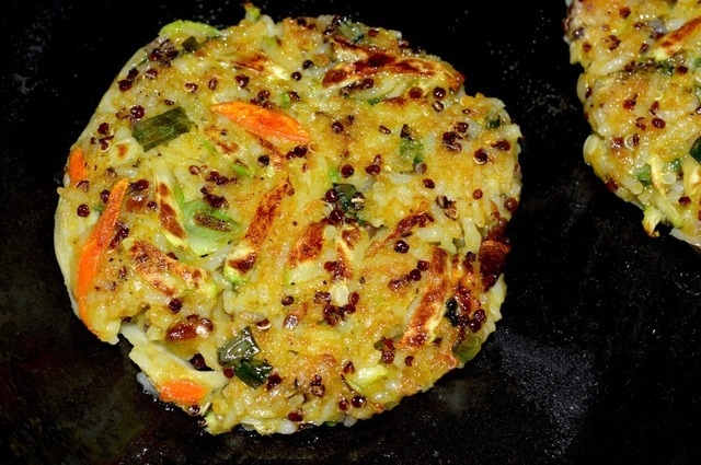 Cereal biscuits with vegetables and turmeric