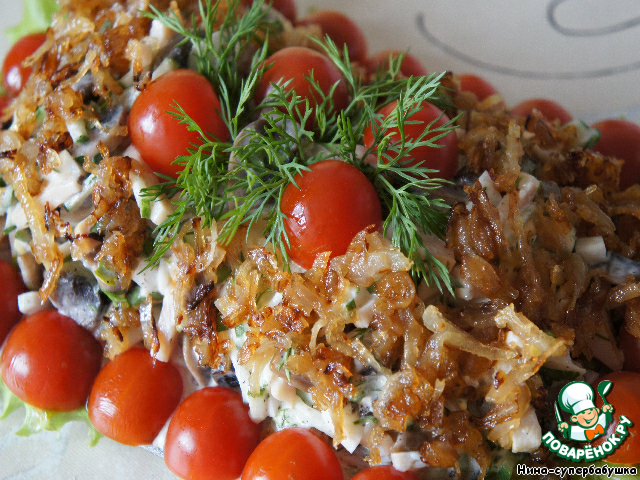 Salad with mushrooms and ham