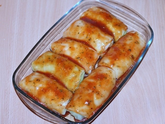 Cabbage rolls with buckwheat and chicken