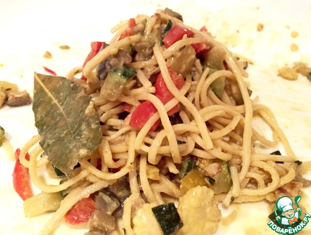 Spaghetti with vegetables in coconut milk