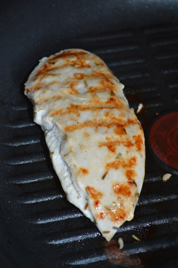 Сочная куриная грудка-гриль с марокканским салатом