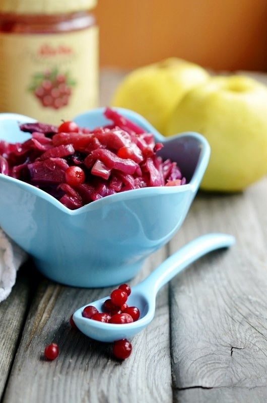 Red cabbage stewed with apples and cranberries