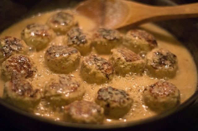 Meatballs with Apple in a creamy wine sauce