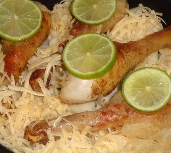 Куриные ножки с картофелем и лаймом в духовке